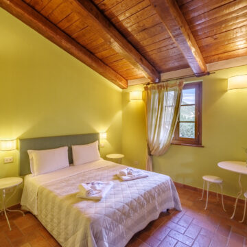Camera da letto appartamento Ortensia - Agriturismo Le Vigne Foligno Umbria con piscina, ristorante, fattoria